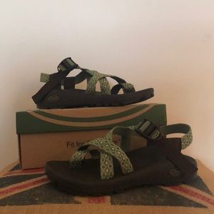 NEW single strap Chacos